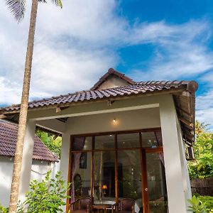 Bungalow Garden View