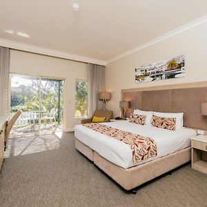 Lake View King Room