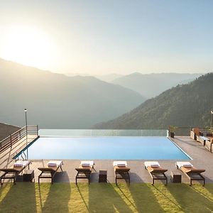 Justa Cliffend Resort & Spa, Mashobra