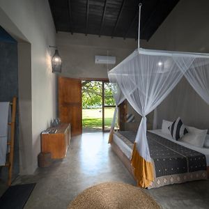 Suite Garden View one tuk tuk to Galle fort & Complementary Sri Lankan tea per