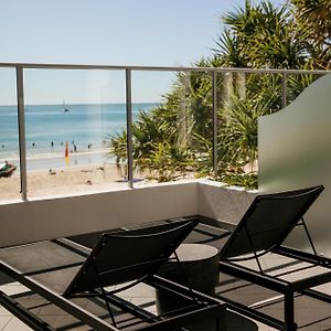 One-Bedroom Beachfront Apartment Spa Bath
