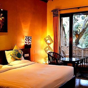 Corbett Wild Iris Spa And Resort