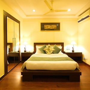 Studio Apartment Happy Hours on Alcoholic Beverages Soft Beverages