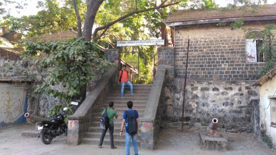 Dahanu Fort