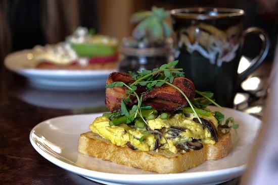 Deer Valley Grocery Cafe