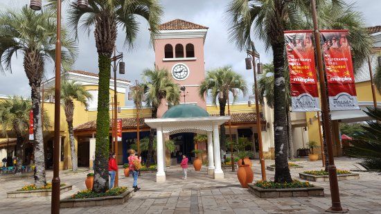 Las Palmas Shopping Center